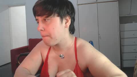 Snapshot of almondonwheels chatting on February 17, 12:10 am Almond online show from February 17, 12:10 am