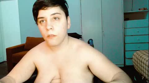 Snapshot of almondonwheels chatting on January 10, 1:21 am Almond online show from January 10, 1:21 am