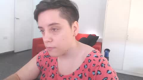 Snapshot of almondonwheels chatting on December 10, 9:00 pm Almond online show from December 10, 9:00 pm