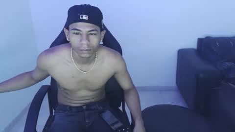 alphas_latins online show from March 14, 11:31 pm