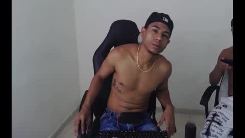 alphas_latins online show from April 4, 10:39 pm