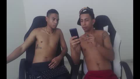 alphas_latins online show from April 2, 9:44 pm