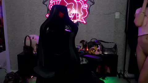 Sofie Kimino online show from December 17, 10:44 am