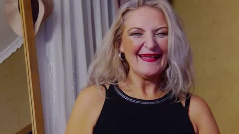 Alura Jenson online show from November 5, 8:33 pm