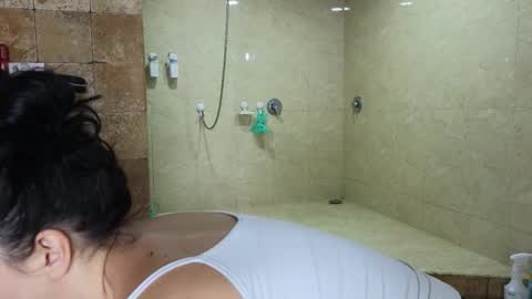 Snapshot of alyarei chatting on October 15, 11:11 am alyarei online show from October 15, 11:11 am