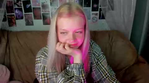 Alysa   7GMT  online show from June 17, 1:49 pm