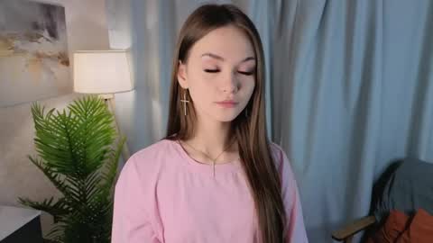 Mona online show from April 26, 4:15 pm