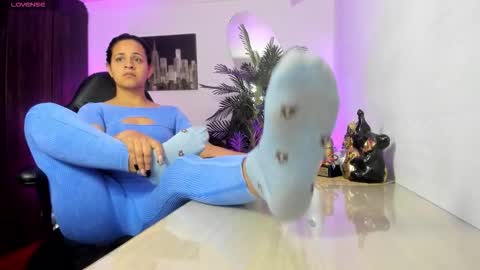 Snapshot of amaia_bushida chatting on October 17, 2:26 am anny online show from October 17, 2:26 am