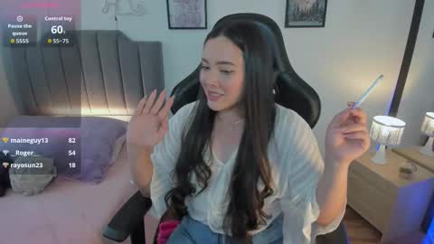 Hi Im AmaiaHelp me reach 100 likes online show from November 26, 9:44 pm