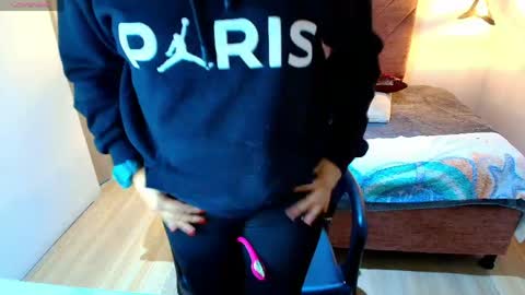 AMANDA FOX online show from April 23, 7:59 pm