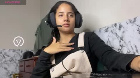 Snapshot of amany_r chatting on February 17, 6:53 am amany_r online show from February 17, 6:53 am