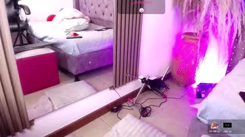 amara_davis1 online show from February 2, 4:31 am