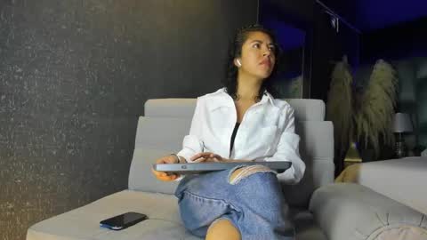 Emily online show from October 8, 11:05 am