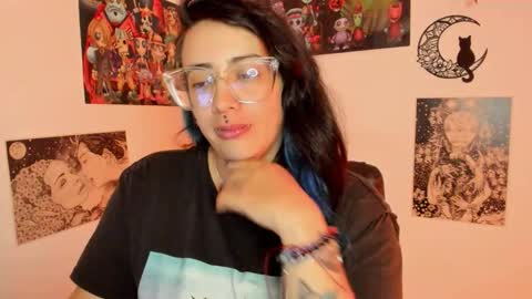 Snapshot of amaryllis_vizcaya chatting on October 18, 12:59 am  Katt   online show from October 18, 12:59 am