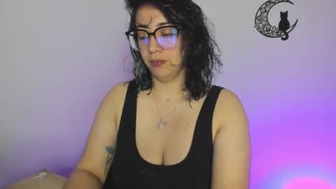 Snapshot of amaryllis_vizcaya chatting on February 1, 3:19 am  Katt   online show from February 1, 3:19 am