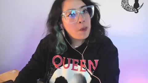 Snapshot of amaryllis_vizcaya chatting on February 1, 11:48 pm  Katt   online show from February 1, 11:48 pm