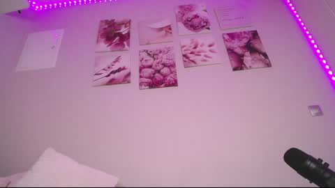 Snapshot of amazing_agness chatting on December 3, 7:05 am amazing_agness online show from December 3, 7:05 am