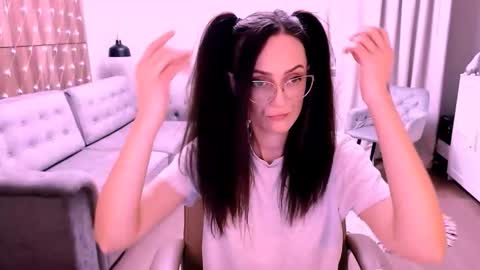 Izza online show from December 15, 2:02 pm