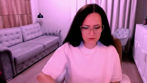 Izza online show from April 3, 6:15 pm