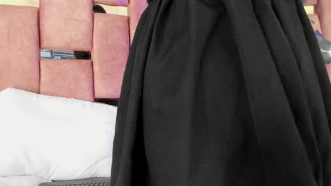   online show from September 25, 7:10 pm