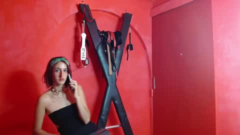 ambar_roux1 online show from March 1, 5:16 pm