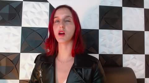 ambar_roux1 online show from February 10, 3:53 pm