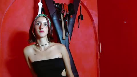 ambar_roux1 online show from March 1, 8:32 pm