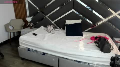 Ambar Ross online show from April 4, 12:45 pm