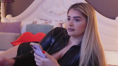 Amberseyes online show from February 15, 11:06 am