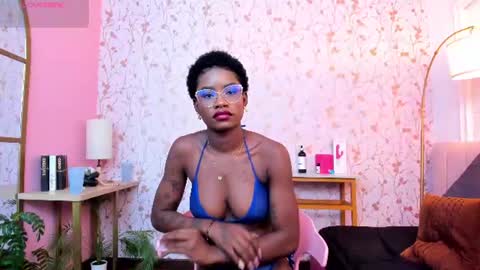 Amelia Adams online show from July 28, 2:13 pm