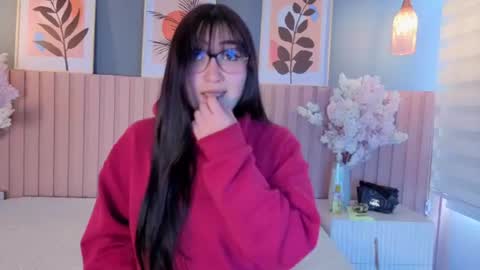 Amelia online show from August 7, 1:42 pm