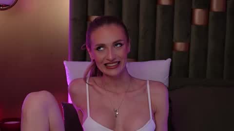 Amelia online show from March 4, 8:28 pm