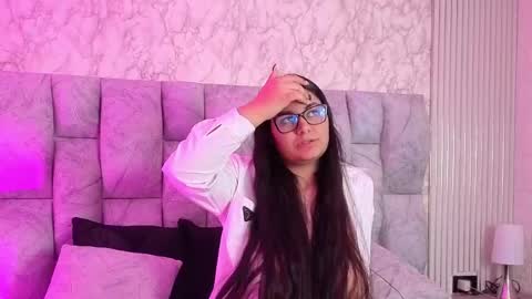 AMELIA CASTELL  online show from April 13, 3:38 pm