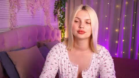  Amelia  online show from June 9, 4:12 am
