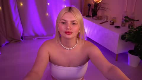  Amelia  online show from February 3, 6:40 am