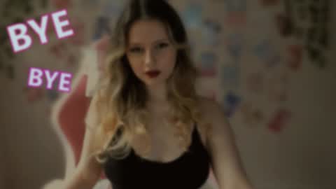 Amelie  James online show from January 13, 5:12 pm