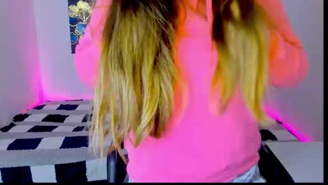 amellymillyy online show from October 4, 9:45 pm