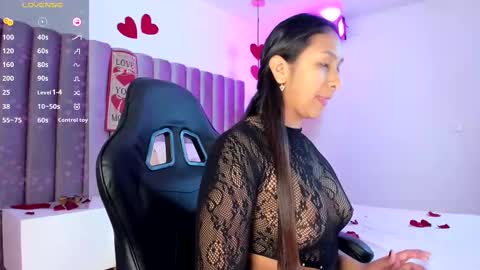 Snapshot of amelyamann chatting on February 14, 12:36 pm          online show from February 14, 12:36 pm