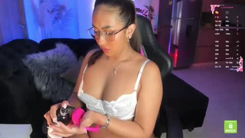 Snapshot of amelyamann chatting on October 3, 8:06 pm          online show from October 3, 8:06 pm