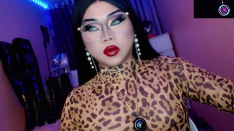 Queen Mireska online show from March 25, 5:20 pm