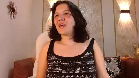 Snapshot of amie_gh chatting on October 16, 11:32 am Amie  online show from October 16, 11:32 am