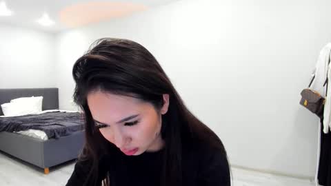 Amina online show from February 16, 2:04 pm