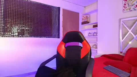 Amira online show from April 11, 6:23 pm