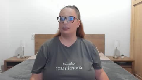 Snapshot of amiravyxen chatting on September 28, 9:02 pm Amira Vyxen online show from September 28, 9:02 pm