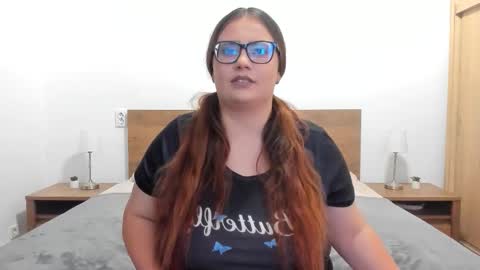 Snapshot of amiravyxen chatting on September 27, 9:01 pm Amira Vyxen online show from September 27, 9:01 pm