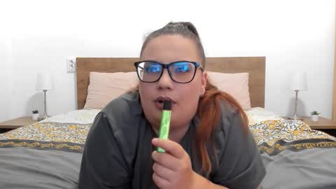 Snapshot of amiravyxen chatting on September 29, 9:25 pm Amira Vyxen online show from September 29, 9:25 pm