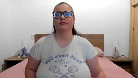 Snapshot of amiravyxen chatting on October 14, 8:34 pm Amira Vyxen online show from October 14, 8:34 pm