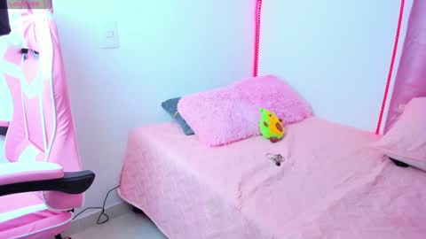 ammy lopez  online show from December 10, 5:07 am