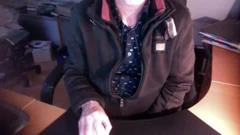 Snapshot of amor2200 chatting on January 22, 3:40 pm Amor2200 online show from January 22, 3:40 pm