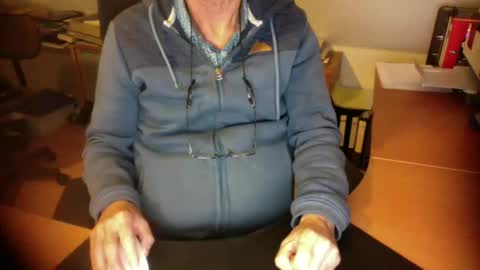 Snapshot of amor2200 chatting on October 13, 6:54 pm Amor2200 online show from October 13, 6:54 pm